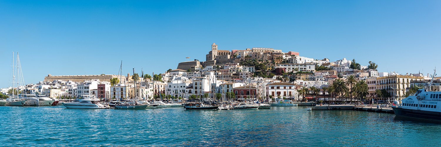 Escápate a Ibiza: la isla más icónica ¡con opción de ferry!