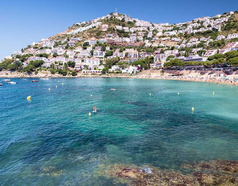 Hotel en Roses a pasos de Platja del Rastell en la Costa Brava