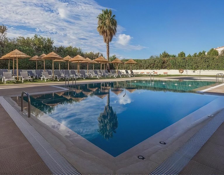 Portimão y el encanto del Algarve: tus vacaciones perfectas en un hotel 4*