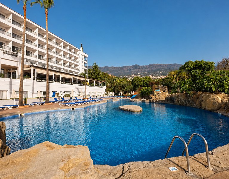 ¡Despierta en un oasis botánico frente al Teide!