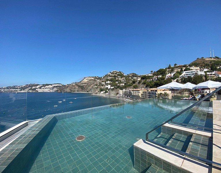 Tu viaje ideal solo para adultos en un hotel 4* en Almuñécar
