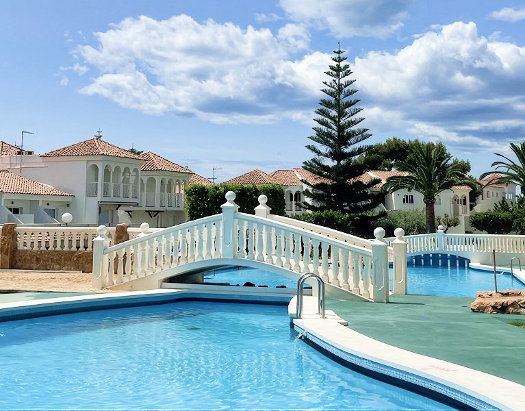 Sol, calma y mar en Alcocéber: apartamentos con media pensión