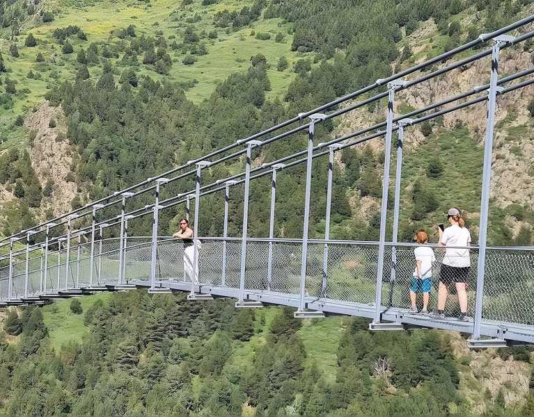 ¡Aventura en Andorra! Siente la adrenalina del Puente Tibetano y las vistas del Roc del Quer