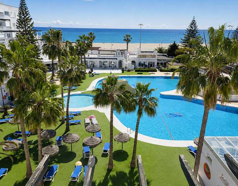 Apartamento con terraza a pie de playa en Roquetas de Mar ¡Primer niño gratis!