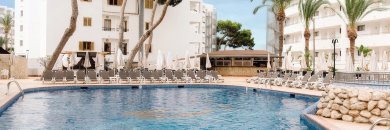 ¡Rumbo a Ibiza! Hotel en Es Canar con ferry opcional