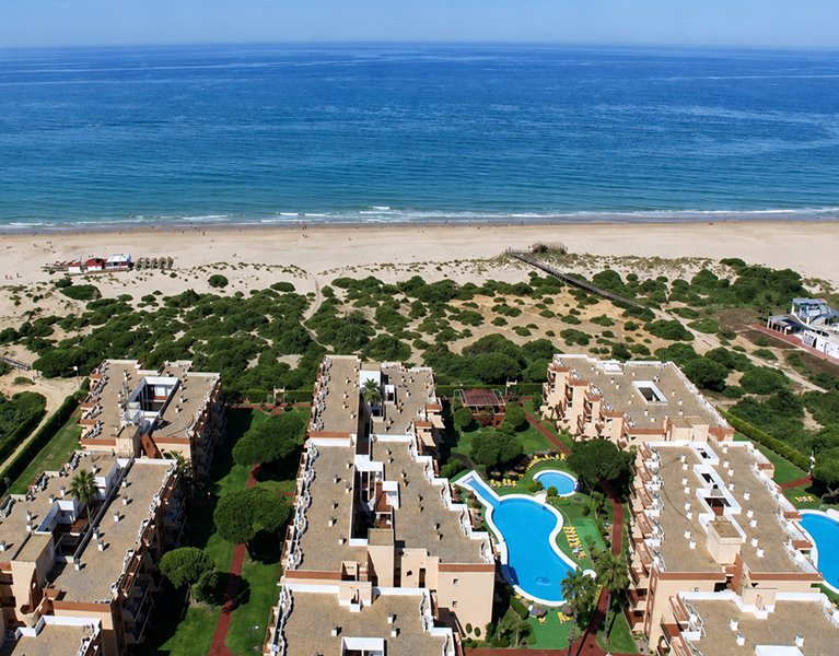 ¡Última llamada al verano! Cádiz en aparthotel 4* junto a la playa
