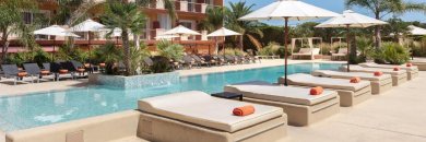 ¡Desconecta en Malgrat de Mar con yoga, Tai-Chi y zona solo adultos!