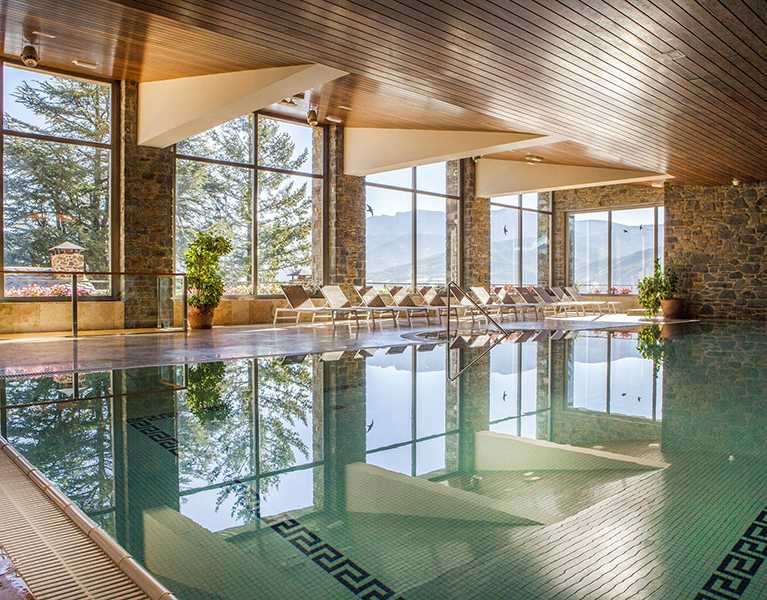 ¡Bienestar en los Pirineos! Tu estancia en La Seu d'Urgell con acceso al spa