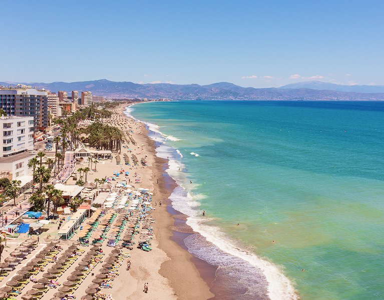 Sol, pescaíto y ambiente: ¡escápate a Torremolinos!