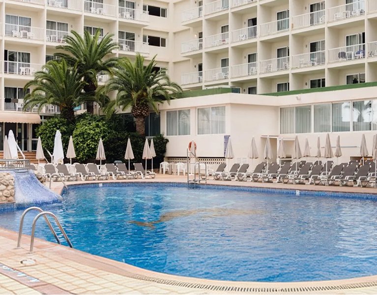 ¡Escapada a Ibiza! Hotel en Es Canar con opción de añadir ferry