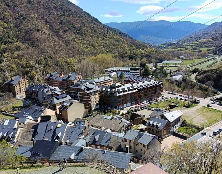 ¡Respira Pirineo! Escapada entre montañas a un paso de Sort con Spa incluido
