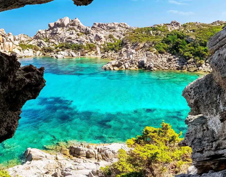 ¡Aventura en Cerdeña! Ferry incluido + coche gratis para descubrir la isla