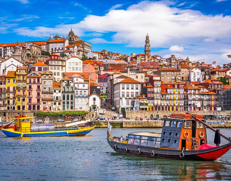 Oporto y su esencia te esperan con crucero por el Duero y bodega incluidos