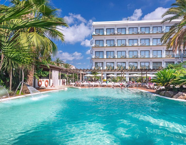 Disfruta de Pineda de Mar en hotel 4* Adults Recommended