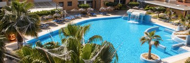 ¡Haz las maletas rumbo a Roquetas de Mar! 4*, pensión completa + bebidas y 1 niño GRATIS