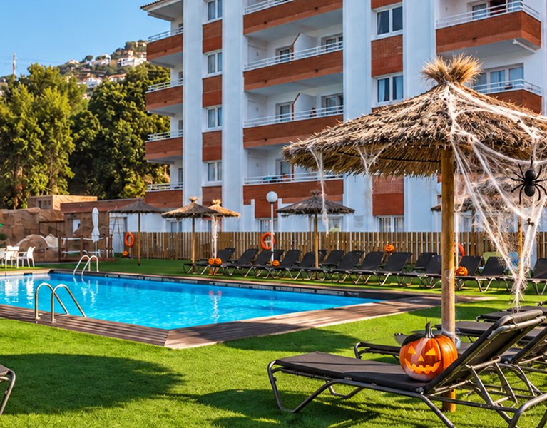 Vive un Halloween de miedo en Lloret de Mar: diversión y relax en apartamentos