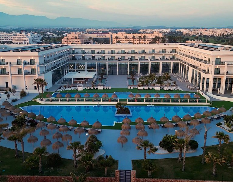 ¡Hotel 4* en primera línea de playa en la Costa de Almería!