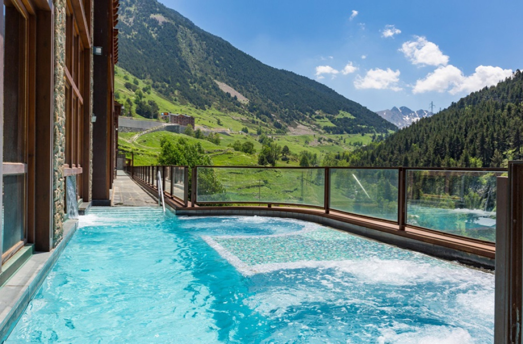 Disfruta Andorra entre montañas y burbujas: hotel 4* con spa incluido - Destino