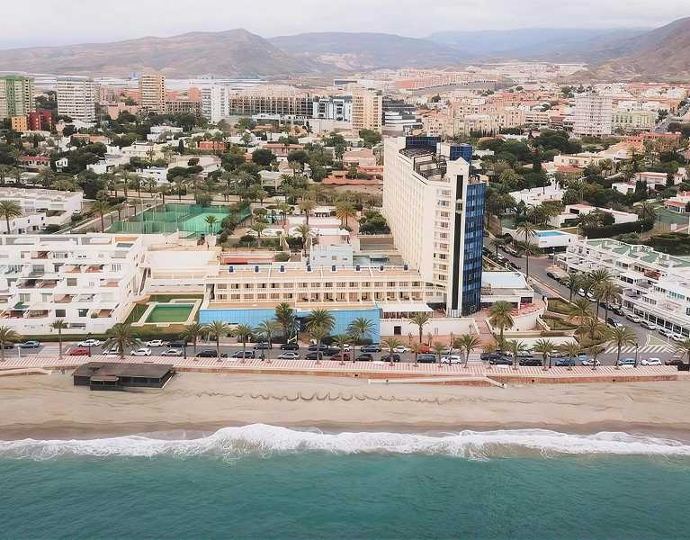 ¡Despierta frente al Mediterráneo! Hotel 4*  en la costa de Almería