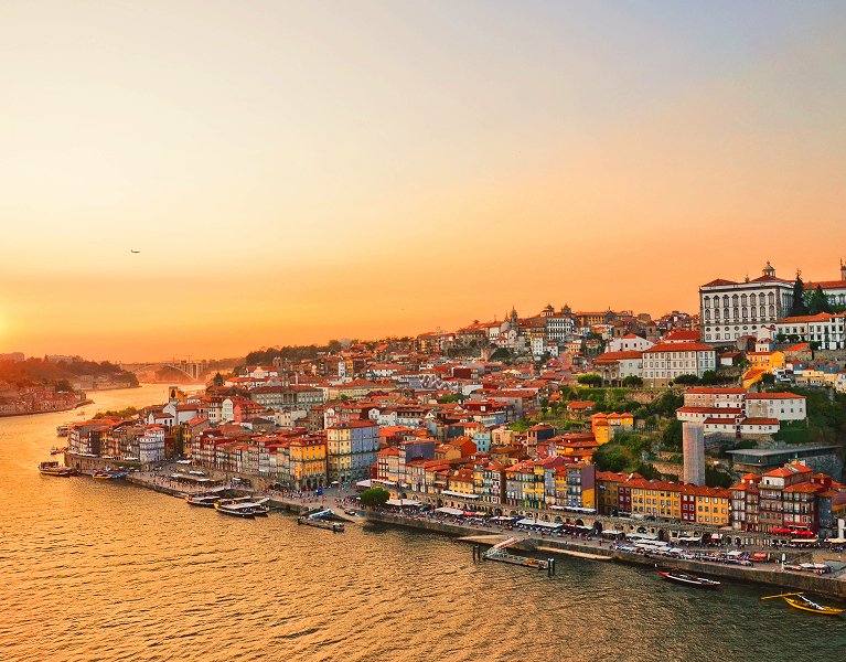 ¡Un brindis por Oporto! Crucero de los 6 Puentes + cata de vino incluidos