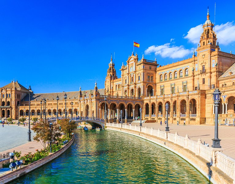 ¡Sevilla tiene un color especial! Descubre su arte, sus tapas y su encanto