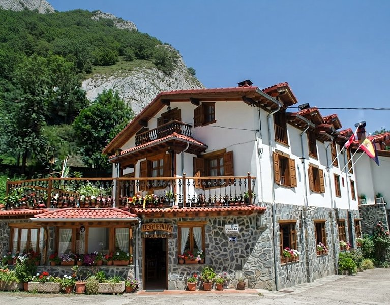 ¡Saborea Cantabria! Escapada rural en Dobres con cata incluida