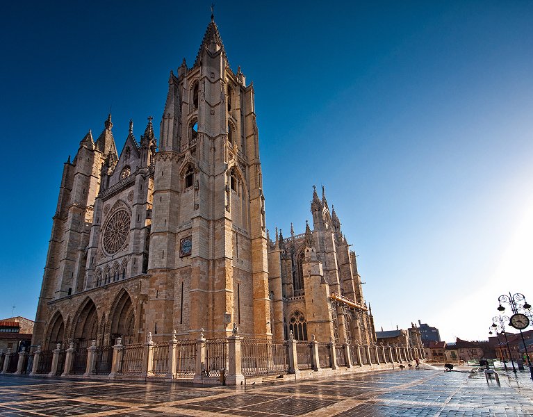 Descubre León: tapas, historia y magia en la joya del norte