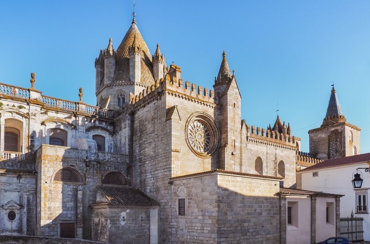 Descubre Évora: la joya del Alentejo en Portugal - Destino