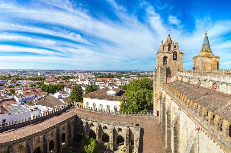 Descubre Évora: la joya del Alentejo en Portugal - Destino
