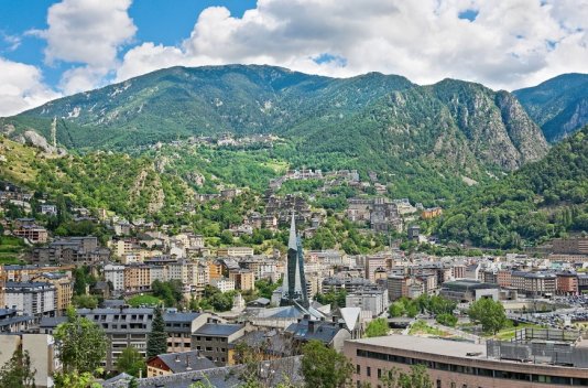 Hotel 4* céntrico en Andorra con Caldea - Destino