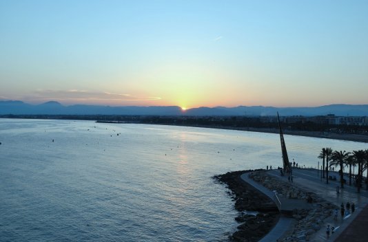 1ª línea de playa en Hotel 4* en la Pineda - Destino