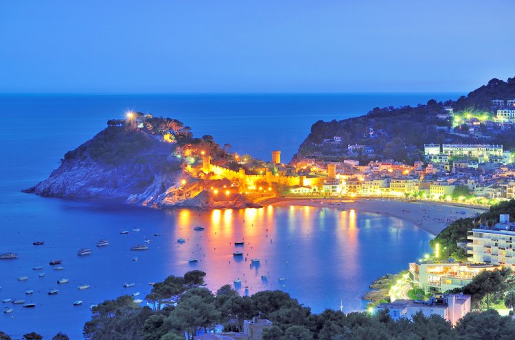 Disfruta de Tossa de Mar con Pensión Completa - Destino