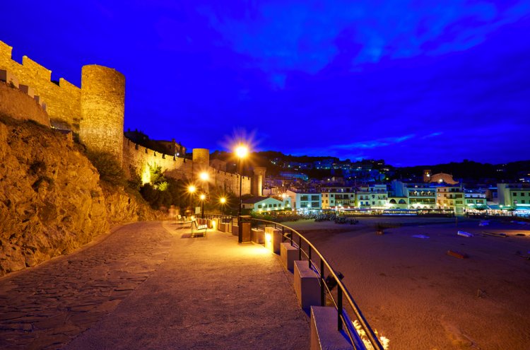 Disfruta de Tossa de Mar con Pensión Completa - Destino