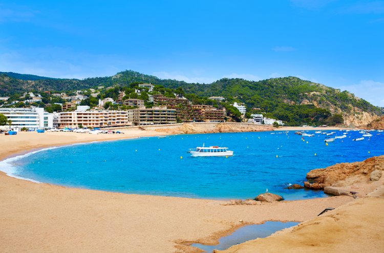 Disfruta de Tossa de Mar con Pensión Completa - Destino