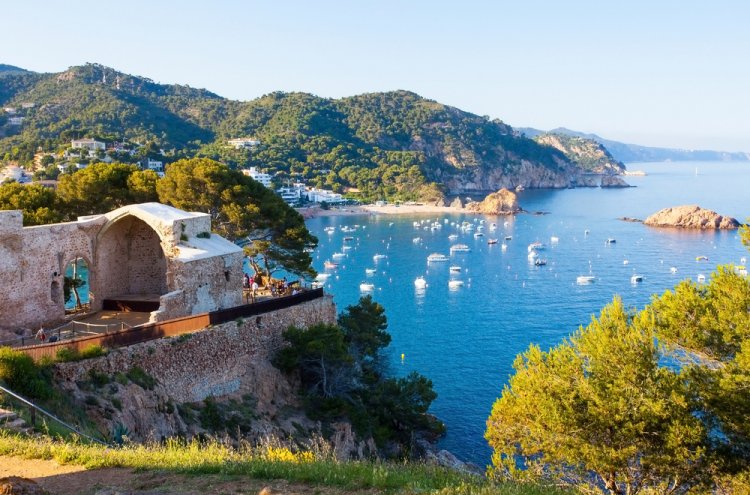 Disfruta de Tossa de Mar con Pensión Completa - Destino